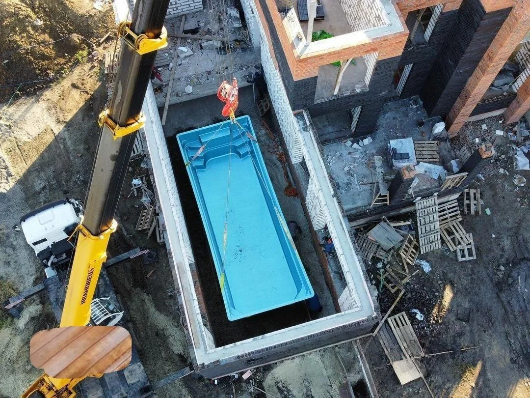 Laguna 9 — зона отдыха у бассейна в Железнодорожном