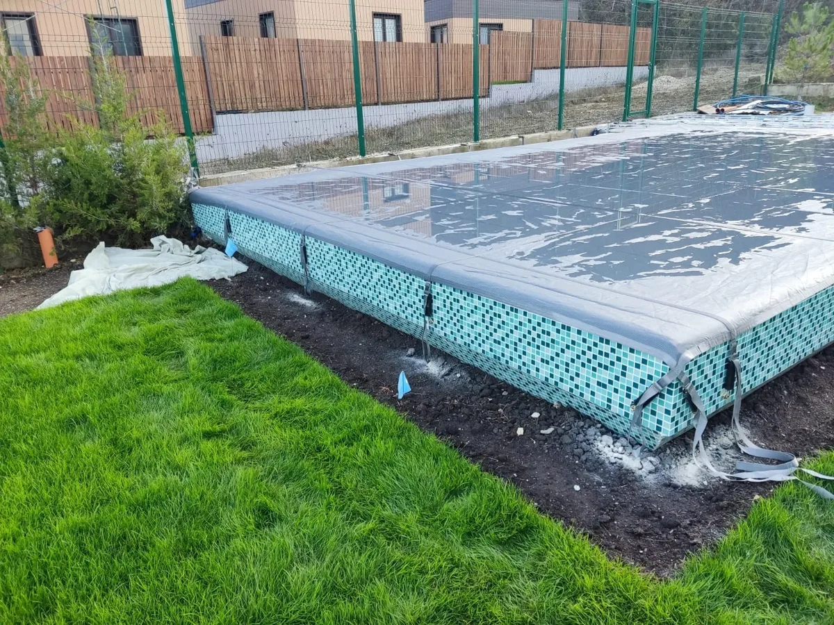 Батутное покрывало на бассейне в Железнодорожном